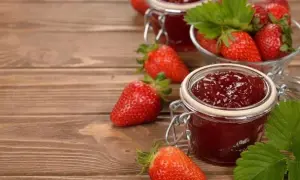 Confiture de fraises : le ratio de sucre parfait pour réussir